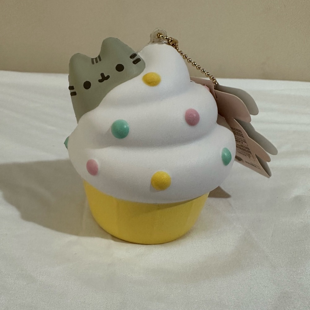 Collectible pusheen squishy